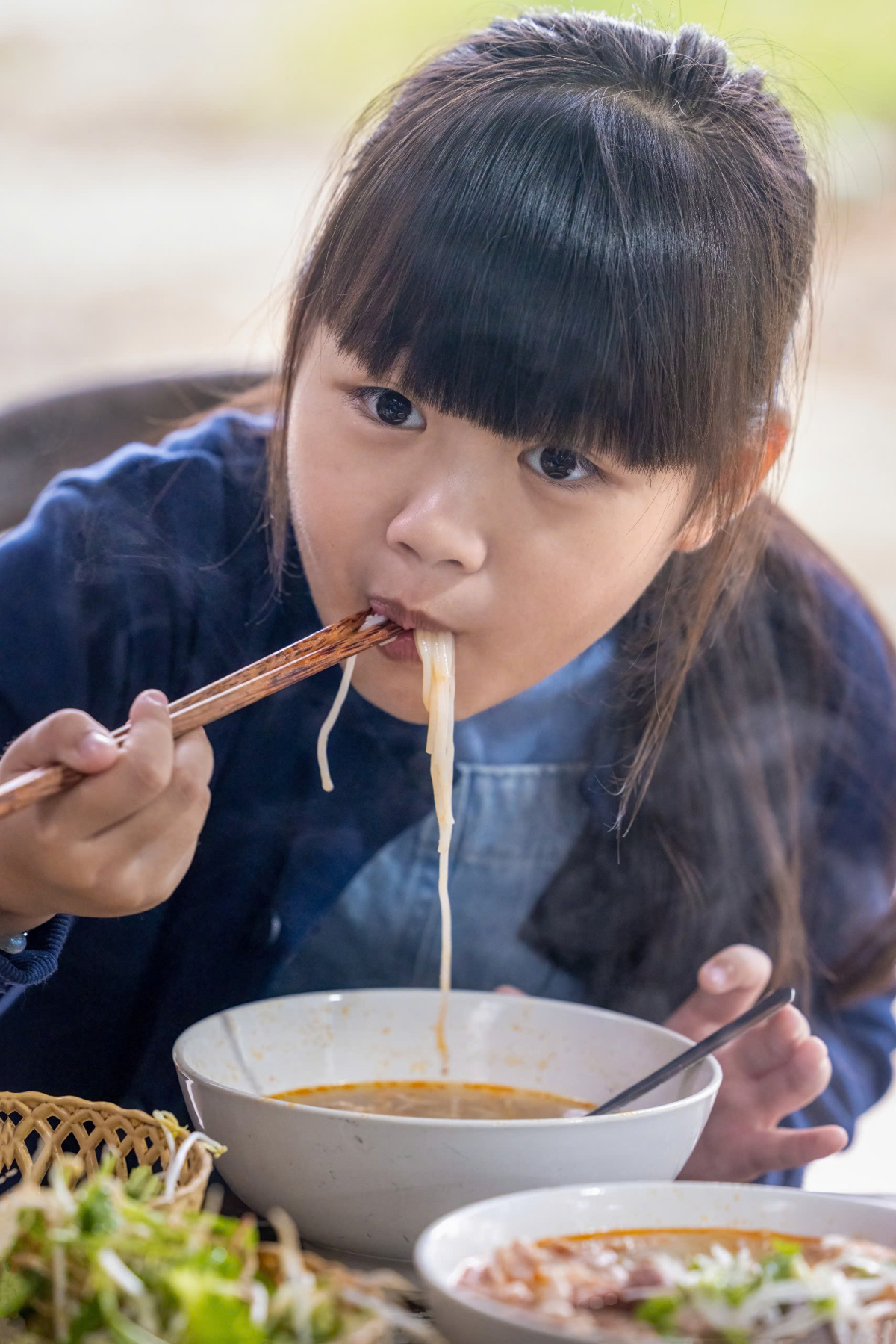 Quán bún bò ăn với cơm nguội 30 năm ở Huế 042 – du lich, am thuc, du lich mien trung, am thuc mien trung, du lich hue, am thuc hue, bun bo, bun bo hue, bun bo com nguoi.