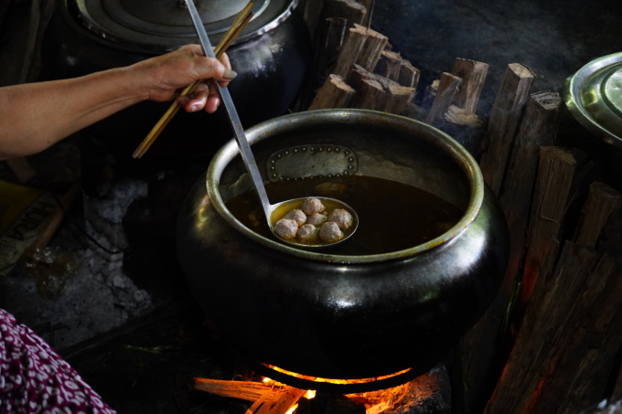 Bún bò lò củi 60 năm tại Huế 692 – du lich, am thuc, du lich mien trung, am thuc mien trung, du lich hue, am thuc hue, bun bo, bun bo hue, bun bo lo cui.