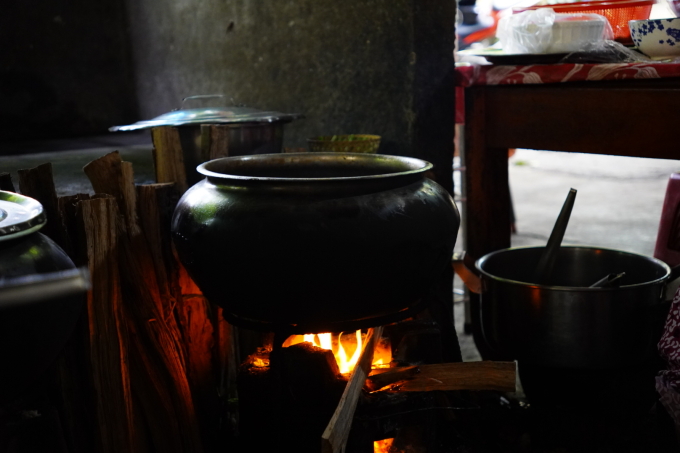Bún bò lò củi 60 năm tại Huế 120 – du lich, am thuc, du lich mien trung, am thuc mien trung, du lich hue, am thuc hue, bun bo, bun bo hue, bun bo lo cui.
