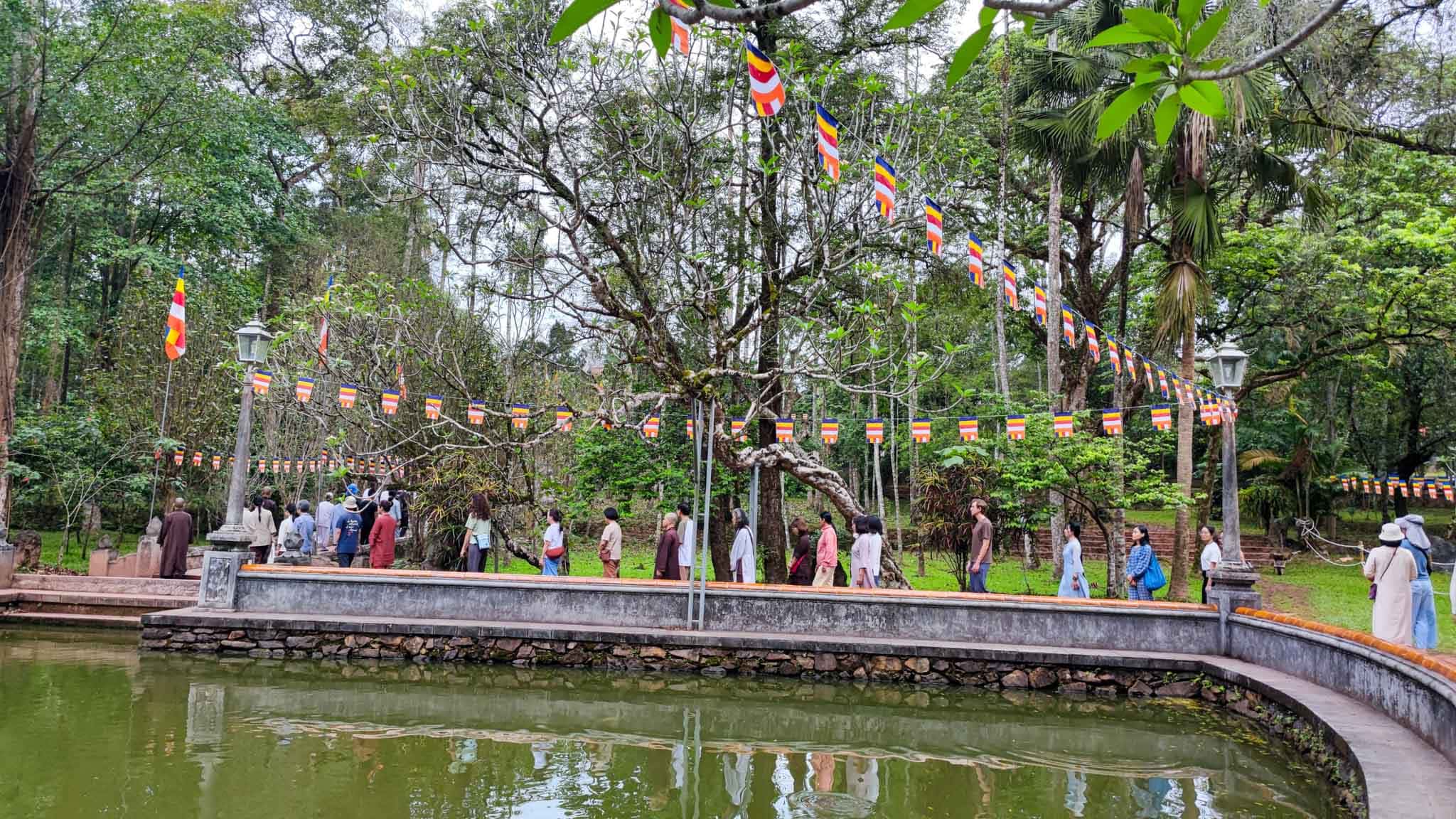 nhavantuonglai cam-nang-du-lich-hue-cua-nguoi-ban-dia