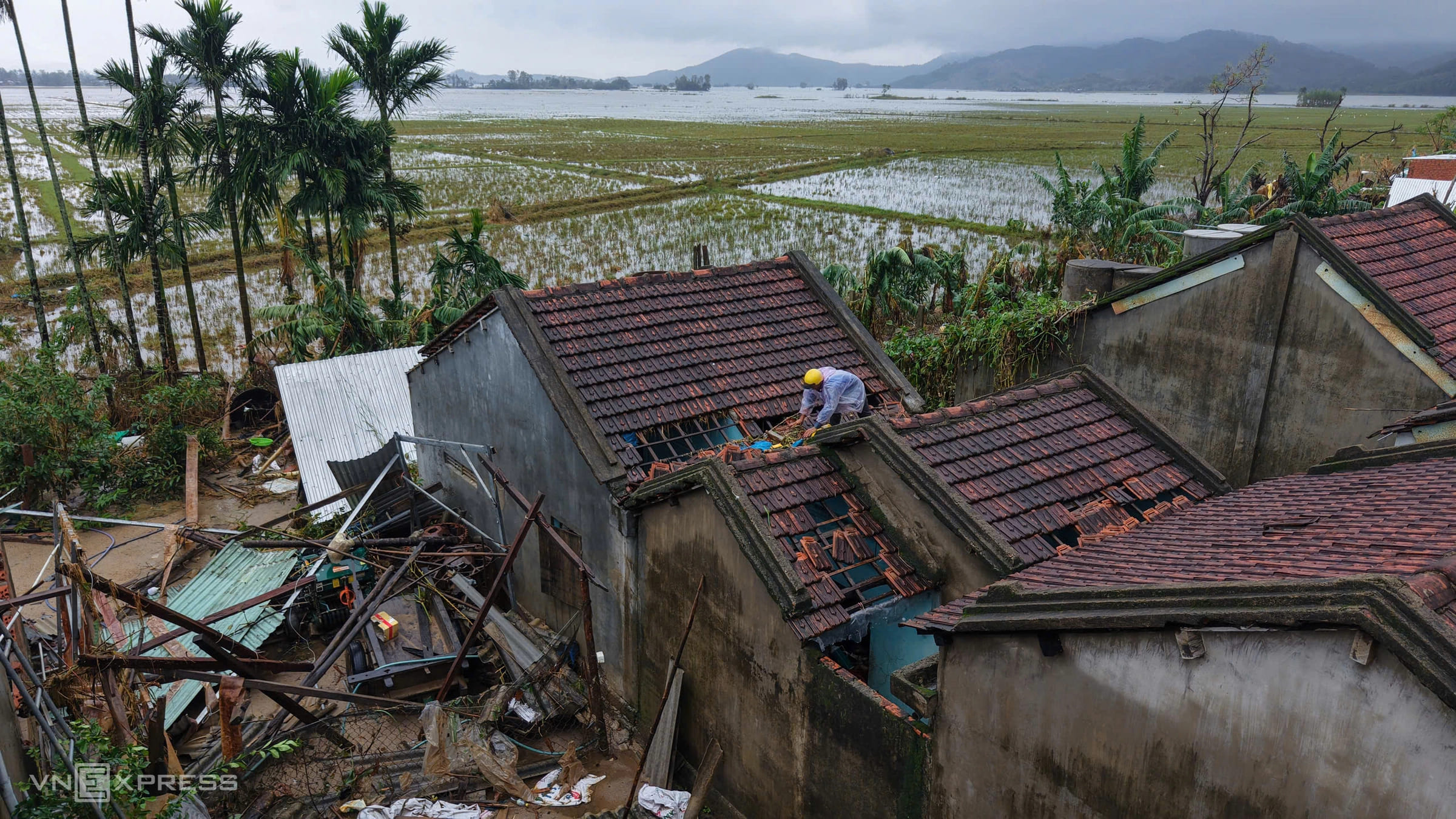 3 giai đoạn cứu trợ sau lũ, hiểu đúng để giúp đủ, không lãng phí 553 – viet lach, thien tai, bao lu, nguoi dan, dan sinh, an sinh xa hoi, y te, suc khoe, suc khoe cong dong, nguoi dan vung lu, ho tro bao lu, cuu tro bao lu.
