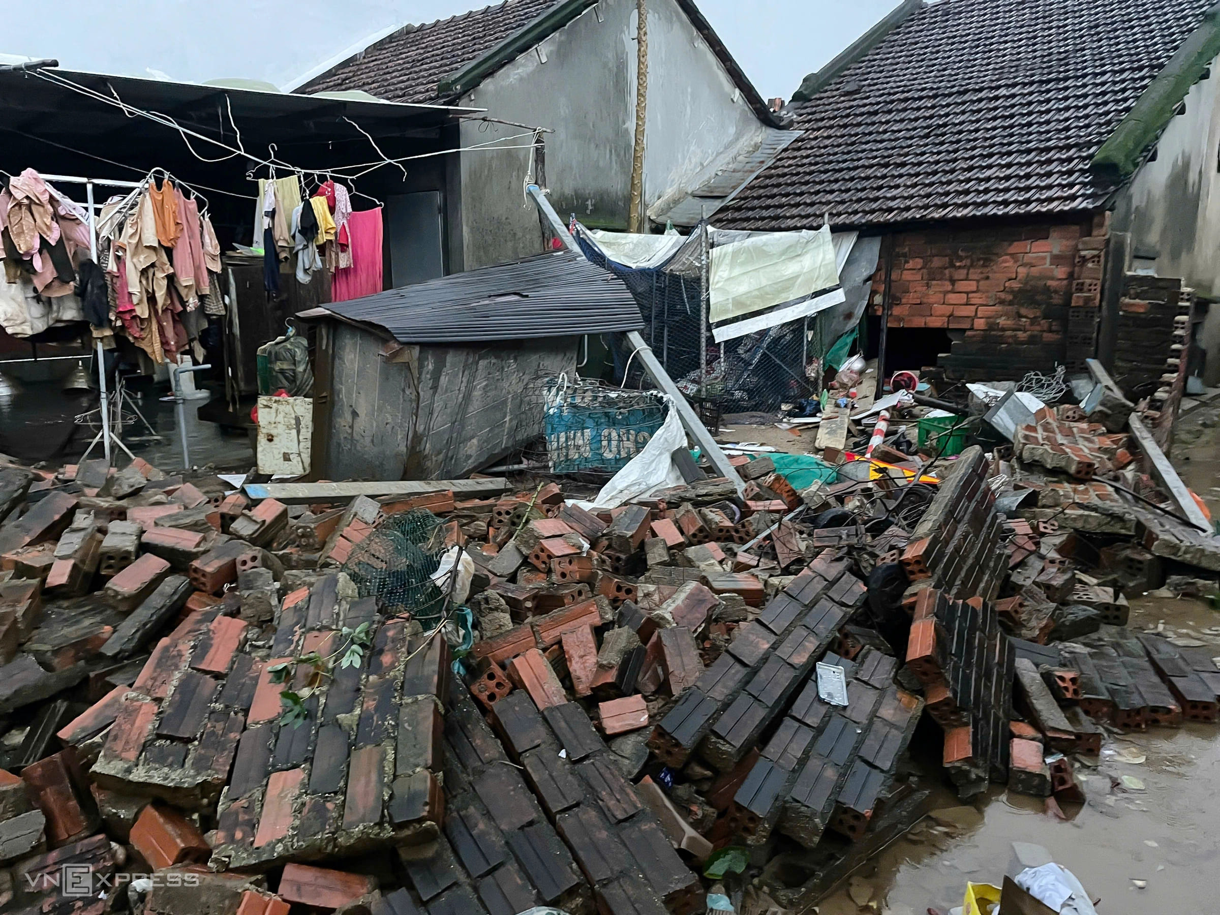 3 giai đoạn cứu trợ sau lũ, hiểu đúng để giúp đủ, không lãng phí 737 – viet lach, thien tai, bao lu, nguoi dan, dan sinh, an sinh xa hoi, y te, suc khoe, suc khoe cong dong, nguoi dan vung lu, ho tro bao lu, cuu tro bao lu.