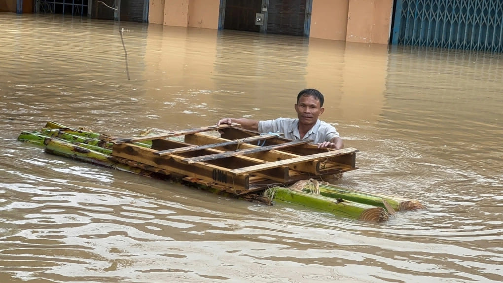 3 giai đoạn cứu trợ sau lũ, hiểu đúng để giúp đủ, không lãng phí 975 – viet lach, thien tai, bao lu, nguoi dan, dan sinh, an sinh xa hoi, y te, suc khoe, suc khoe cong dong, nguoi dan vung lu, ho tro bao lu, cuu tro bao lu.