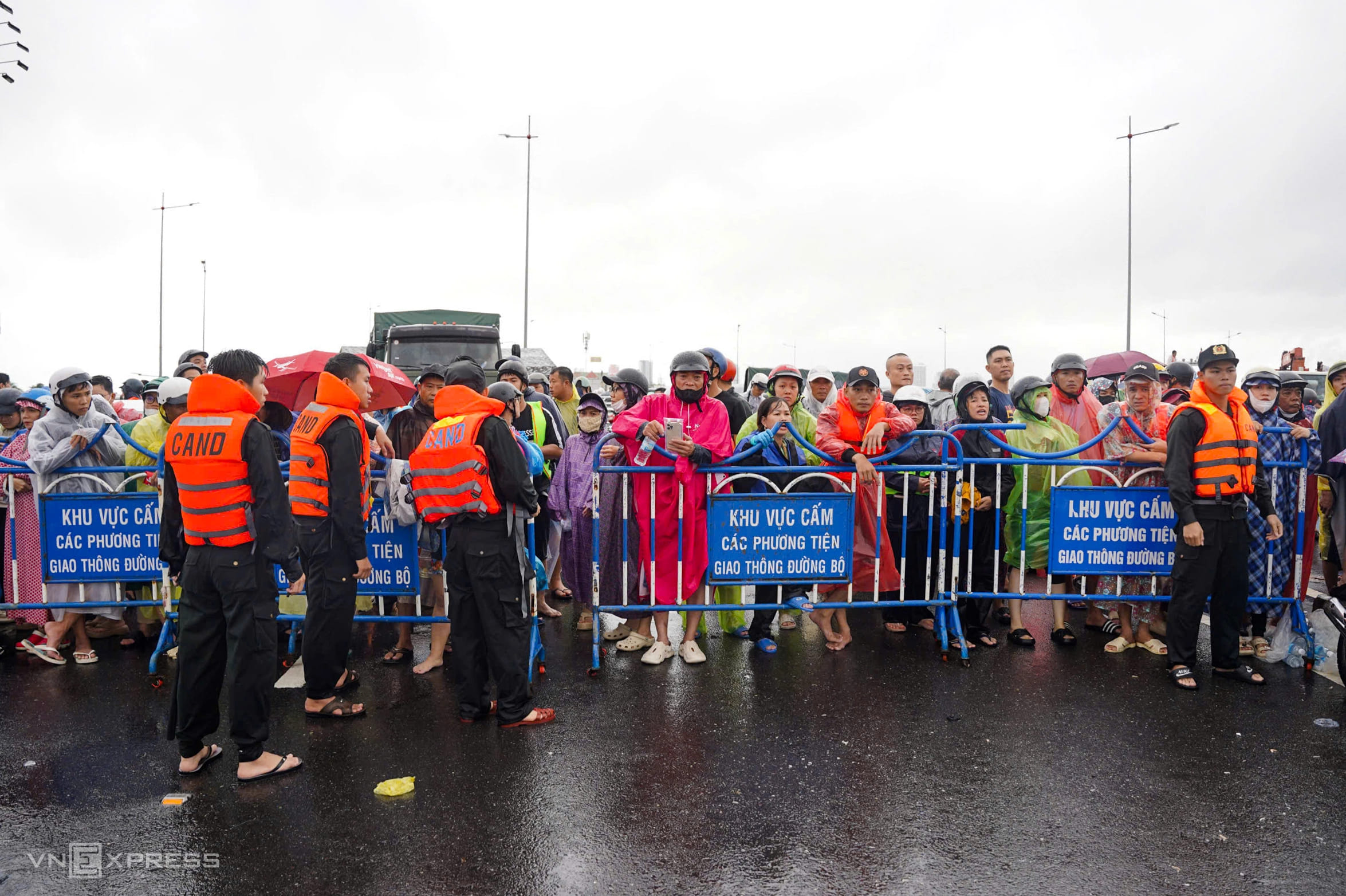 3 giai đoạn cứu trợ sau lũ, hiểu đúng để giúp đủ, không lãng phí 064 – viet lach, thien tai, bao lu, nguoi dan, dan sinh, an sinh xa hoi, y te, suc khoe, suc khoe cong dong, nguoi dan vung lu, ho tro bao lu, cuu tro bao lu.