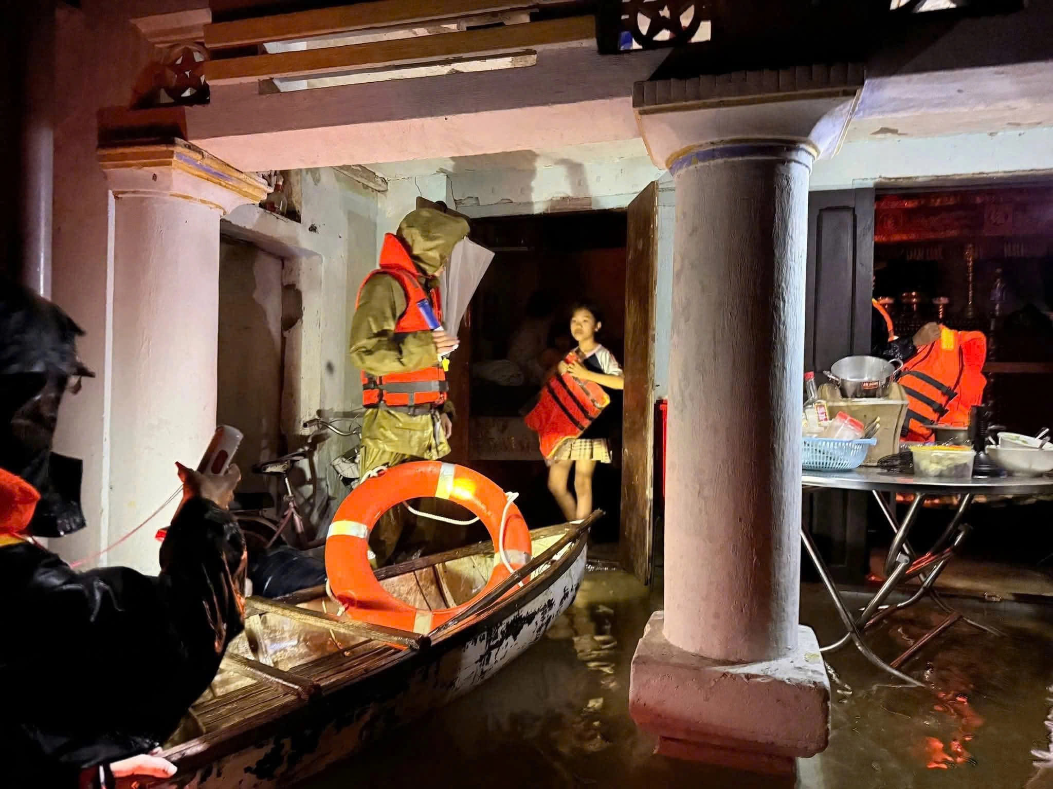 3 giai đoạn cứu trợ sau lũ, hiểu đúng để giúp đủ, không lãng phí 408 – viet lach, thien tai, bao lu, nguoi dan, dan sinh, an sinh xa hoi, y te, suc khoe, suc khoe cong dong, nguoi dan vung lu, ho tro bao lu, cuu tro bao lu.