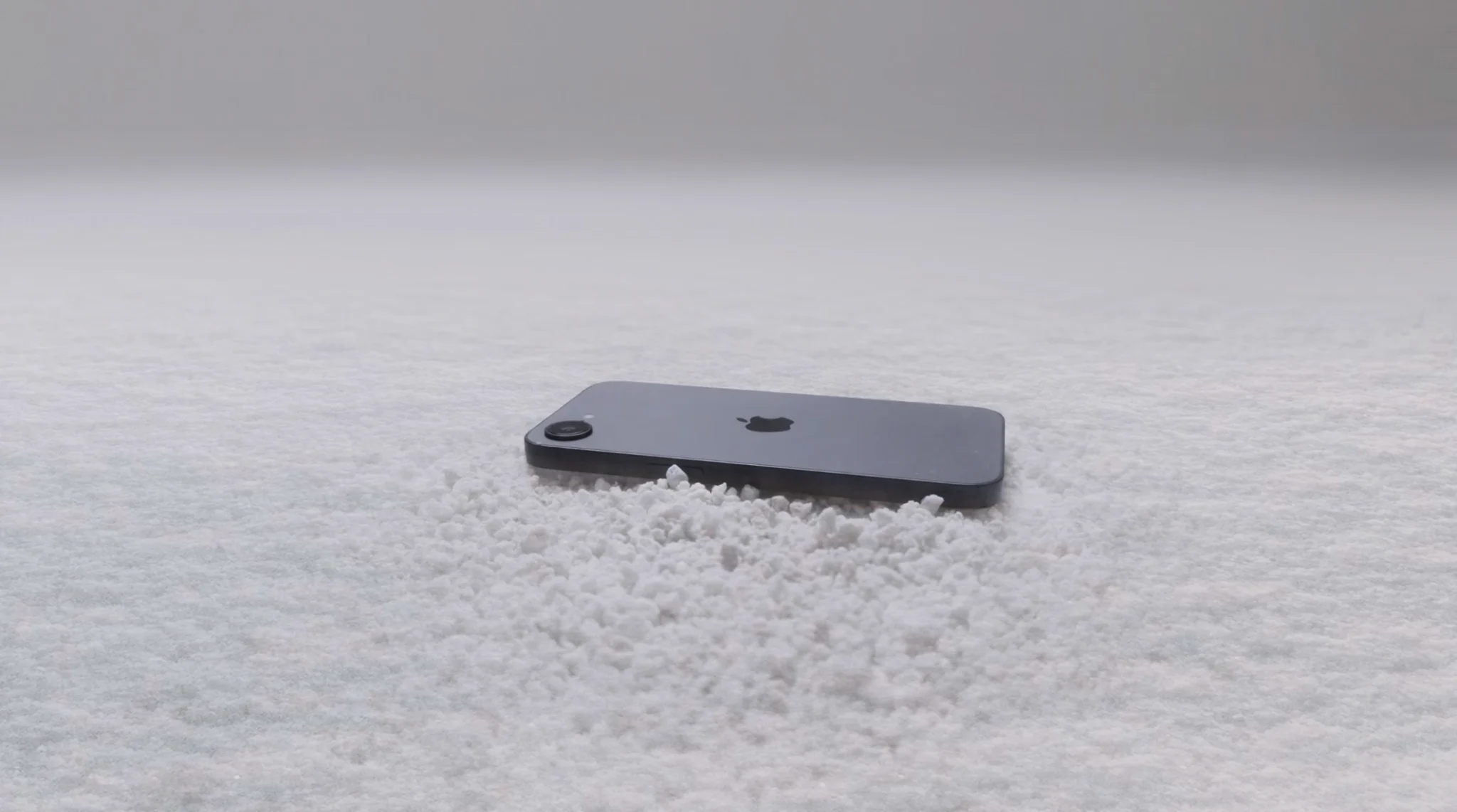 Apple iPhone 16e 650.