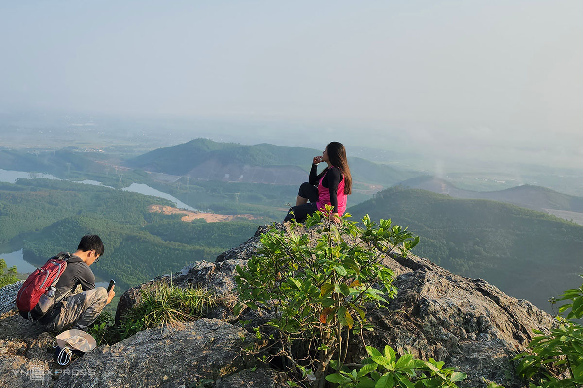 Leo núi Hòn Vượn ngắm Huế trong sương sớm 898 – du lich, am thuc, du lich mien trung, am thuc mien trung, du lich hue, leo nui hue, leo nui, hon vuon.