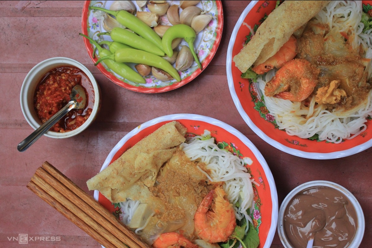 12 hàng quán khách phải thử khi đến Huế 879 – du lich, am thuc, du lich mien trung, am thuc mien trung, du lich hue, am thuc hue, quan an hue, an uong hue.