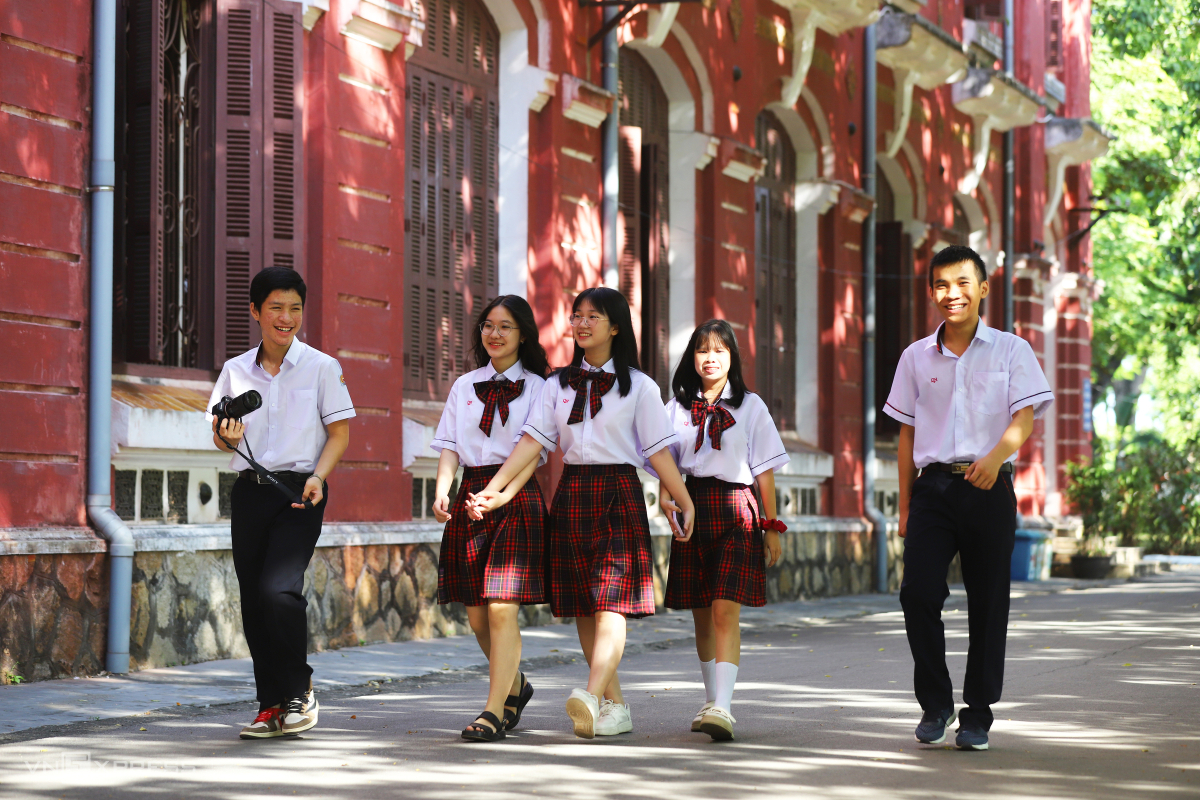 Khung cảnh ngôi trường nổi tiếng nhất xứ Huế 748 – du lich, am thuc, du lich mien trung, am thuc mien trung, du lich hue, am thuc hue, truong hoc, quoc hoc, quoc hoc hue, truong hoc hue.