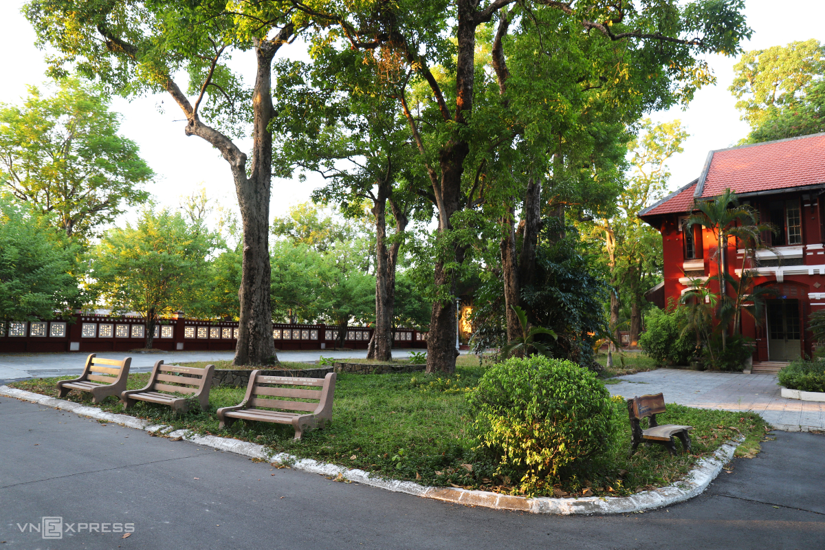 Khung cảnh ngôi trường nổi tiếng nhất xứ Huế 133 – du lich, am thuc, du lich mien trung, am thuc mien trung, du lich hue, am thuc hue, truong hoc, quoc hoc, quoc hoc hue, truong hoc hue.