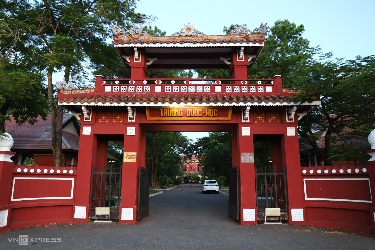 Khung cảnh ngôi trường nổi tiếng nhất xứ Huế 383 – du lich, am thuc, du lich mien trung, am thuc mien trung, du lich hue, am thuc hue, truong hoc, quoc hoc, quoc hoc hue, truong hoc hue.