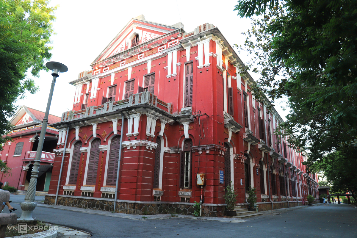 Khung cảnh ngôi trường nổi tiếng nhất xứ Huế 566 – du lich, am thuc, du lich mien trung, am thuc mien trung, du lich hue, am thuc hue, truong hoc, quoc hoc, quoc hoc hue, truong hoc hue.