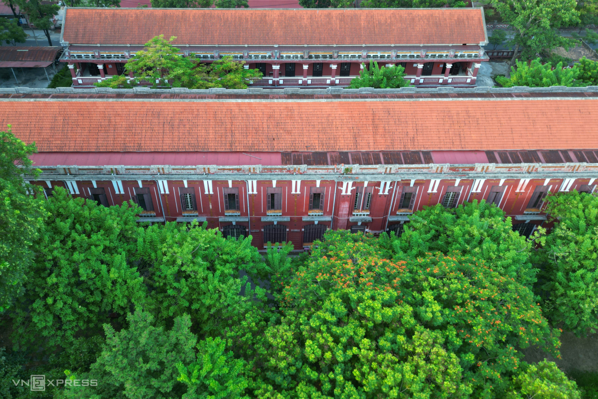 Khung cảnh ngôi trường nổi tiếng nhất xứ Huế 585 – du lich, am thuc, du lich mien trung, am thuc mien trung, du lich hue, am thuc hue, truong hoc, quoc hoc, quoc hoc hue, truong hoc hue.
