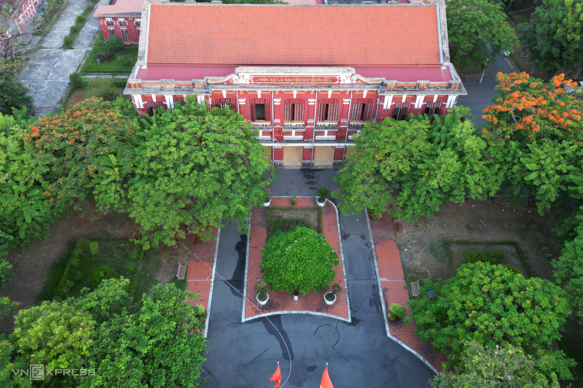 Khung cảnh ngôi trường nổi tiếng nhất xứ Huế 970 – du lich, am thuc, du lich mien trung, am thuc mien trung, du lich hue, am thuc hue, truong hoc, quoc hoc, quoc hoc hue, truong hoc hue.