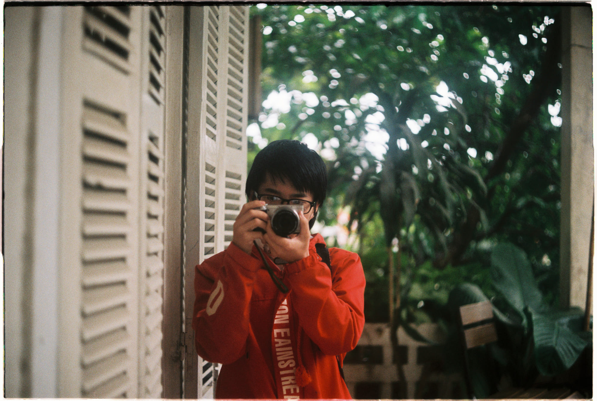 Những suy ngẫm về chấm xanh nhạt