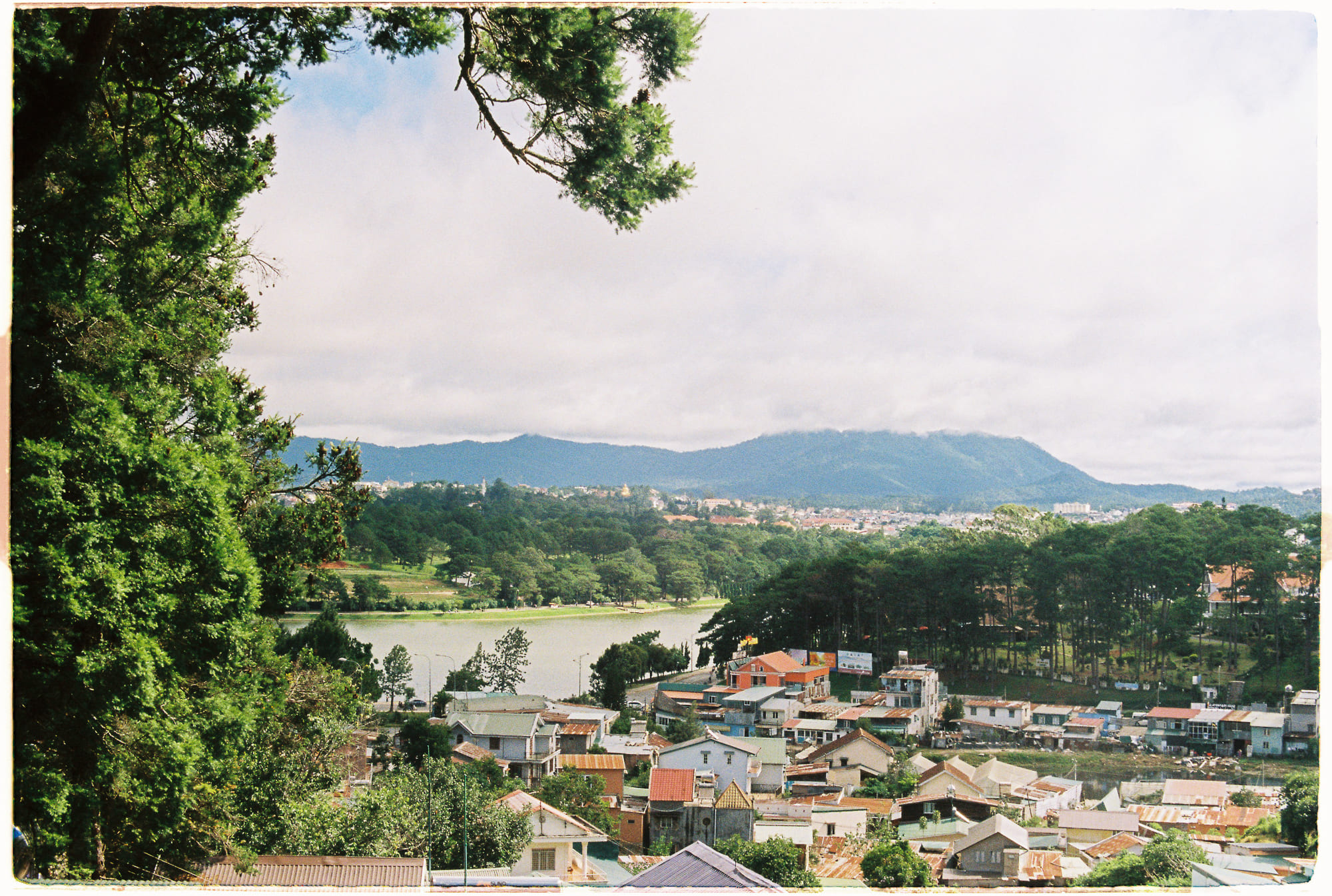 Thuyết tương đối hẹp là gì? 522 – khoa hoc, vat ly, khoa hoc vu tru, vat ly co dien, thuye tuong doi, thuyet tuong doi hep, einstein, albert einstein, newton, vu no lon, big bang.