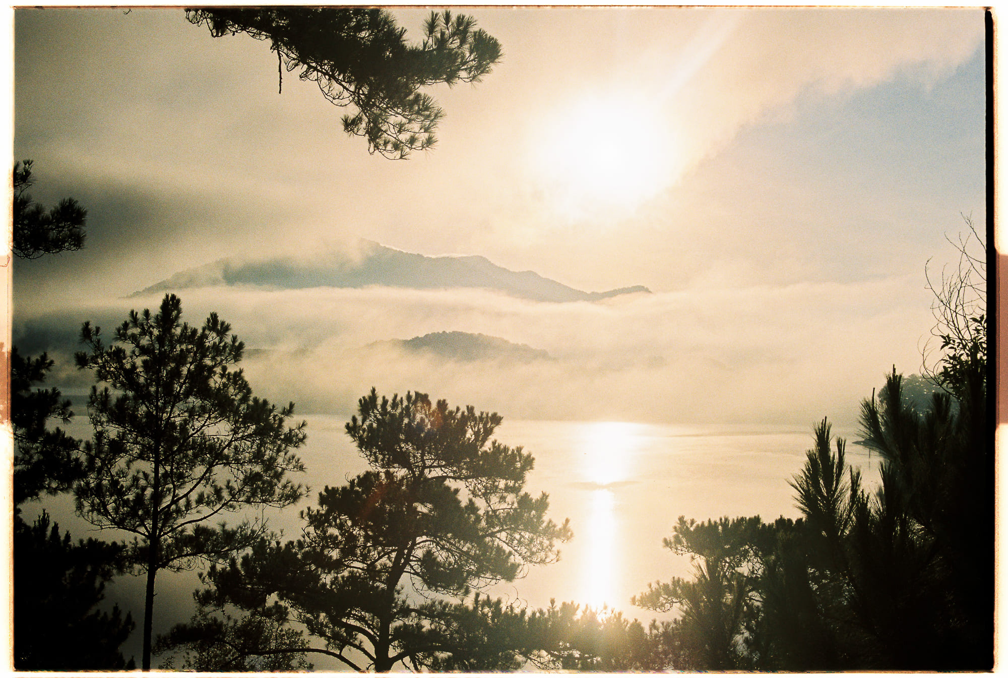 Đứt gãy liên thế hệ làm ngôn ngữ nghi lễ mất đi người kế thừa như thế nào? 982 – viet lach, nghien cuu, nghien cuu van hoa, van hoa, y thuc con nguoi, nhan hoc, doi thoai lien the he, doi thoai, lien the he, khoang cach the he, doi thoai the he, ky uc cong dong thieu so va bao ton van hoa ban dia trong thoi dai moi.