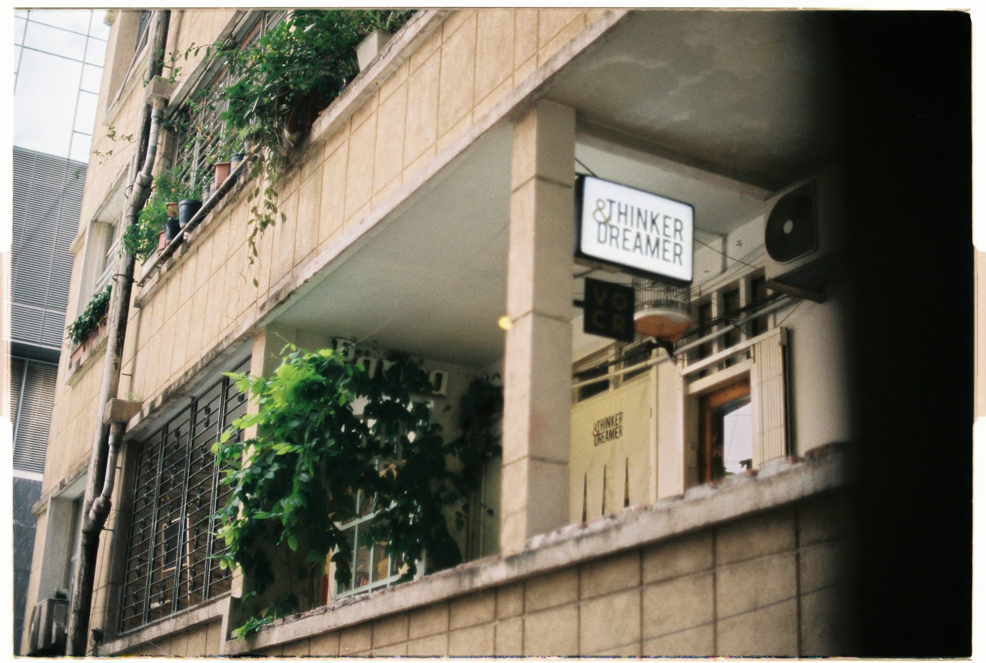 Tư duy phản thực tế là gì?