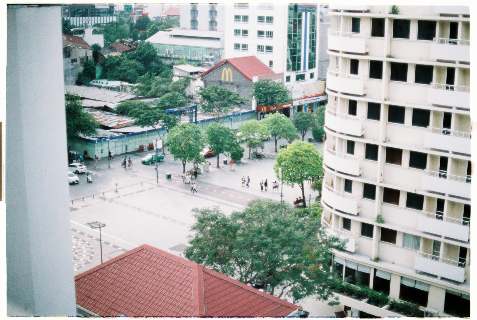 Chuyện những con nhện nhỏ bay từ trường của Trái Đất