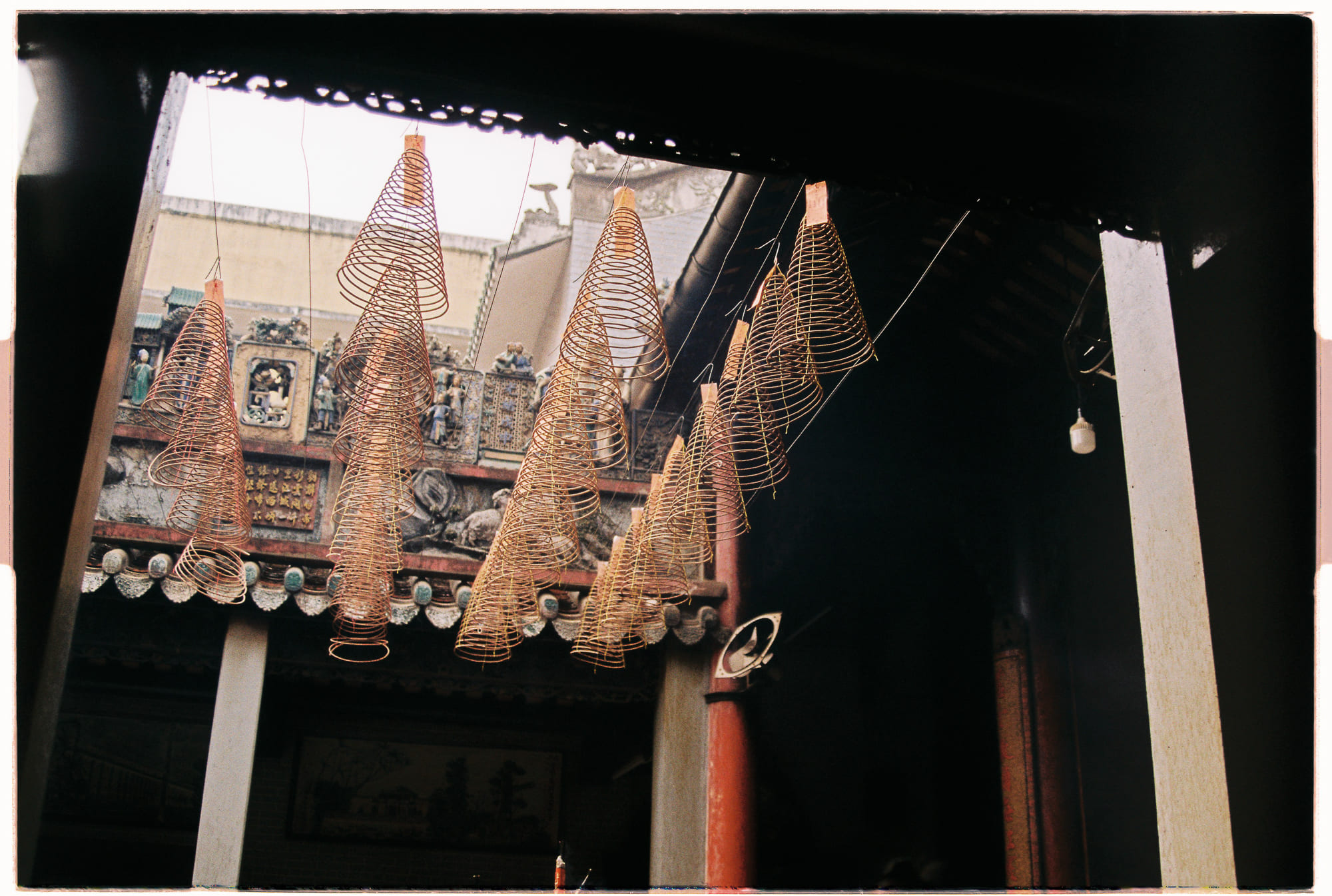 Chiến tranh làm xã hội lớn và phức tạp hơn