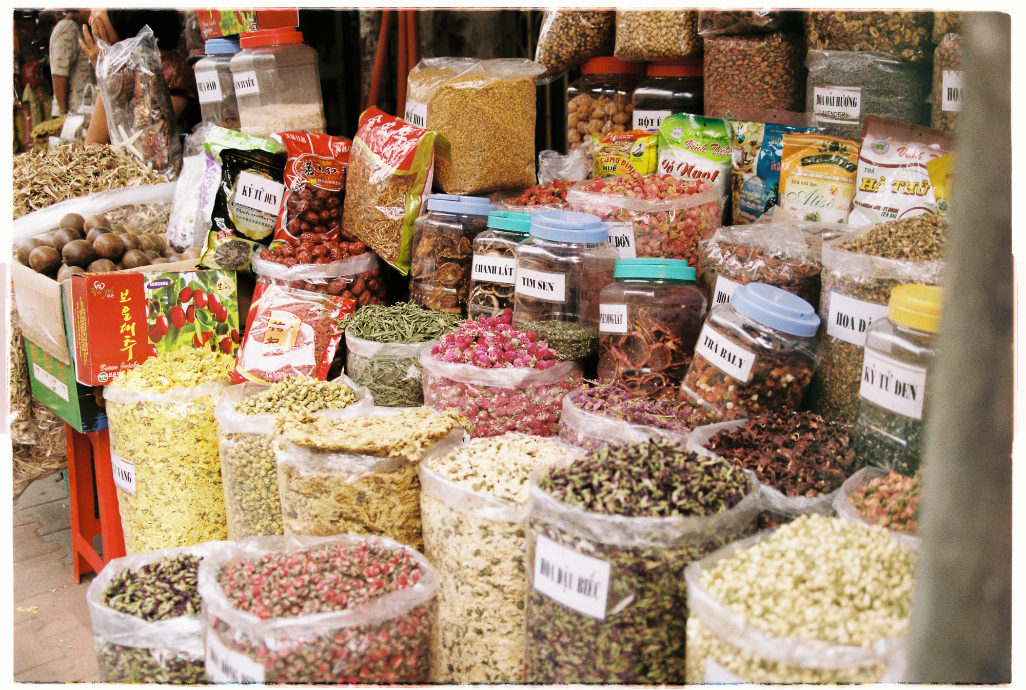 Nguồn gốc của sự bất định lượng tử là gì?