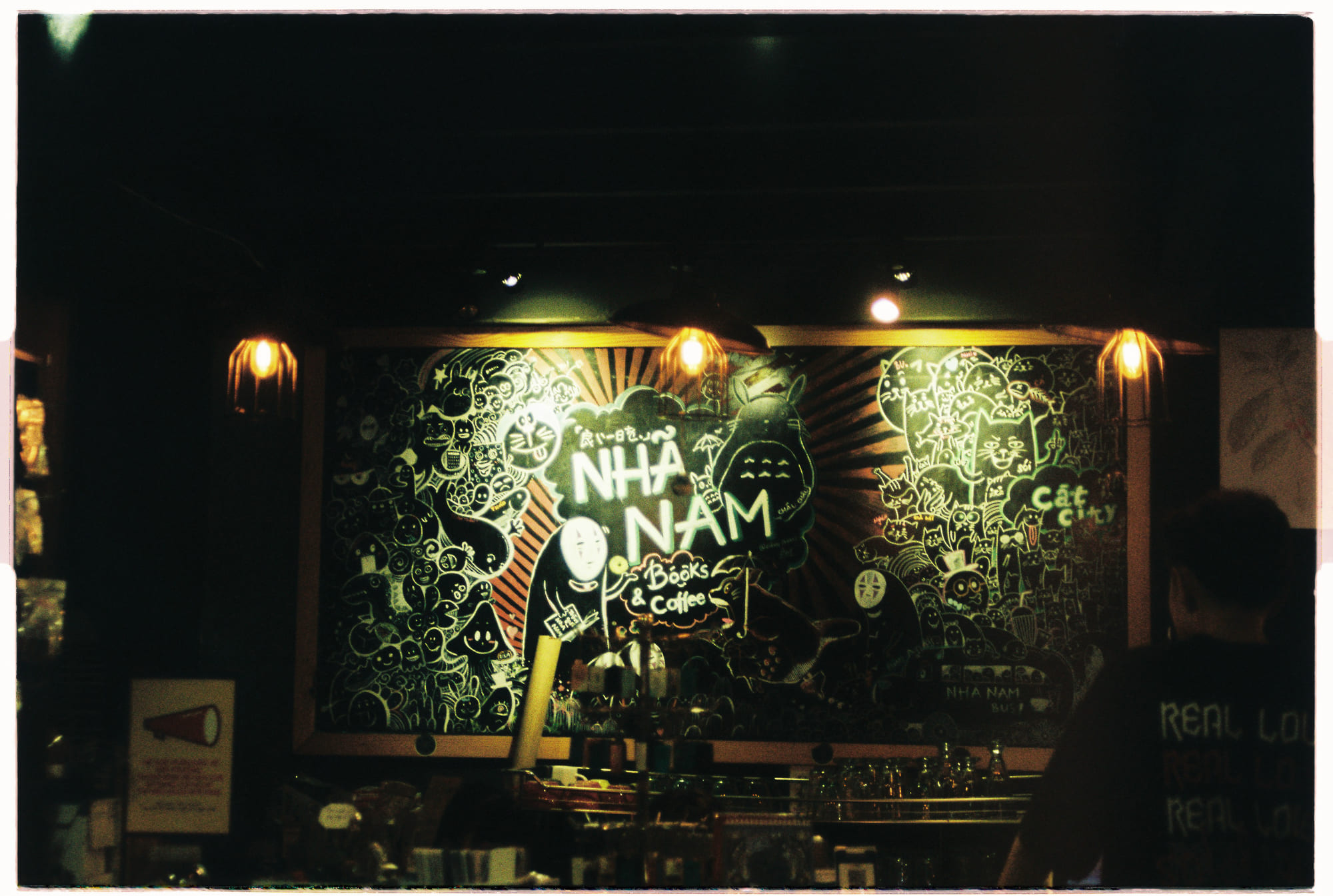 Lạm phát vũ trụ có vi phạm bảo toàn năng lượng