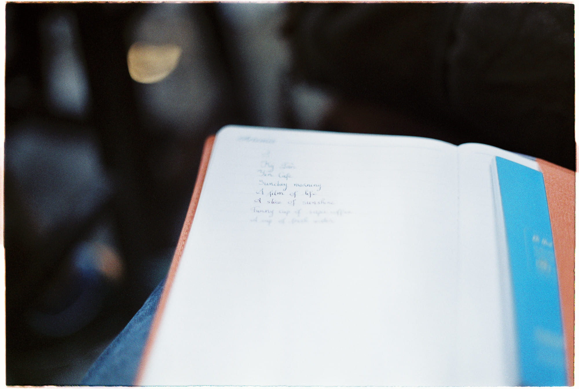 Bao bì rực rỡ đầu tiên của LSD Blotter