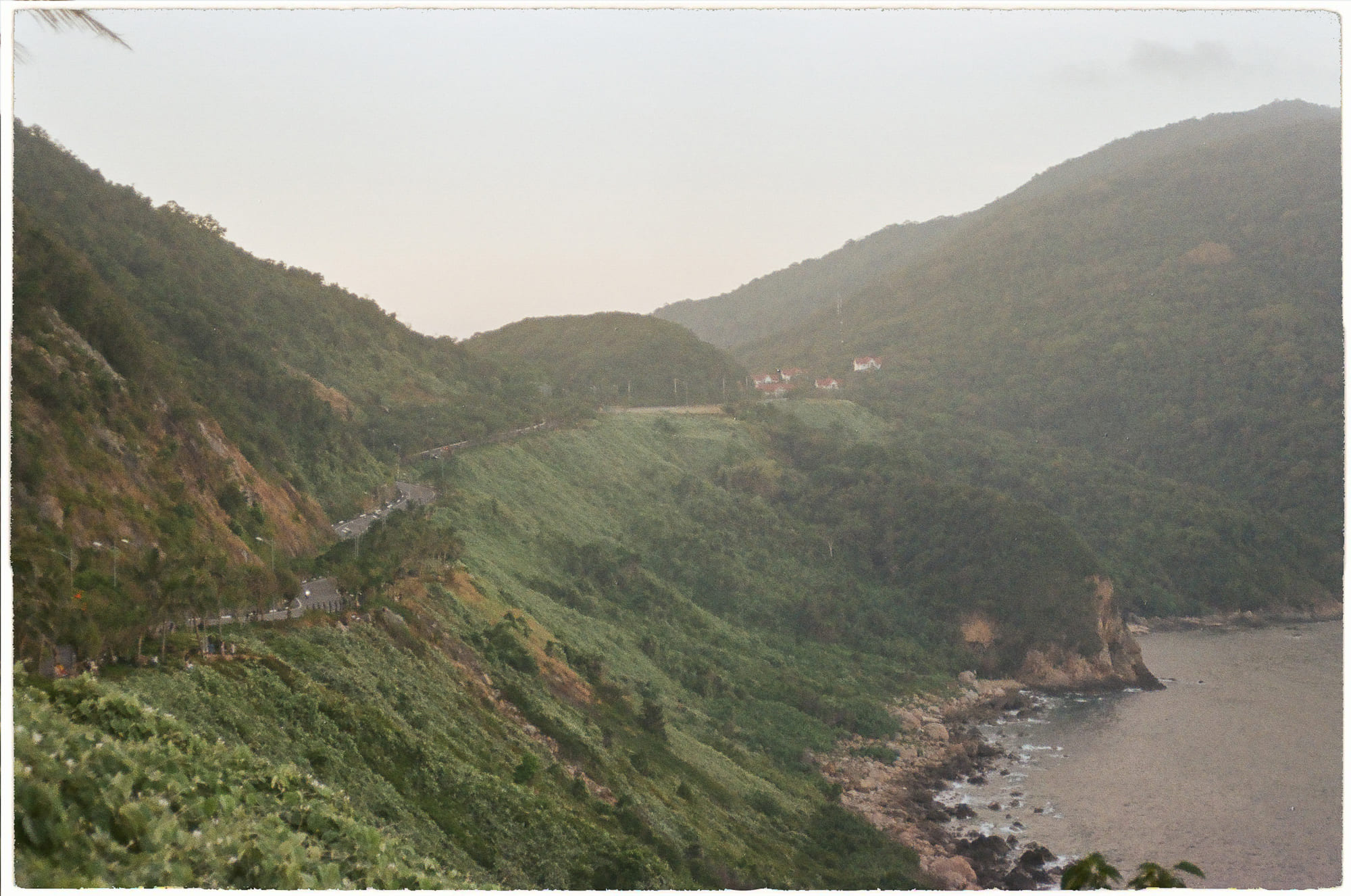 Chuỗi bước xuống bậc thang năng lượng trong Big Bang