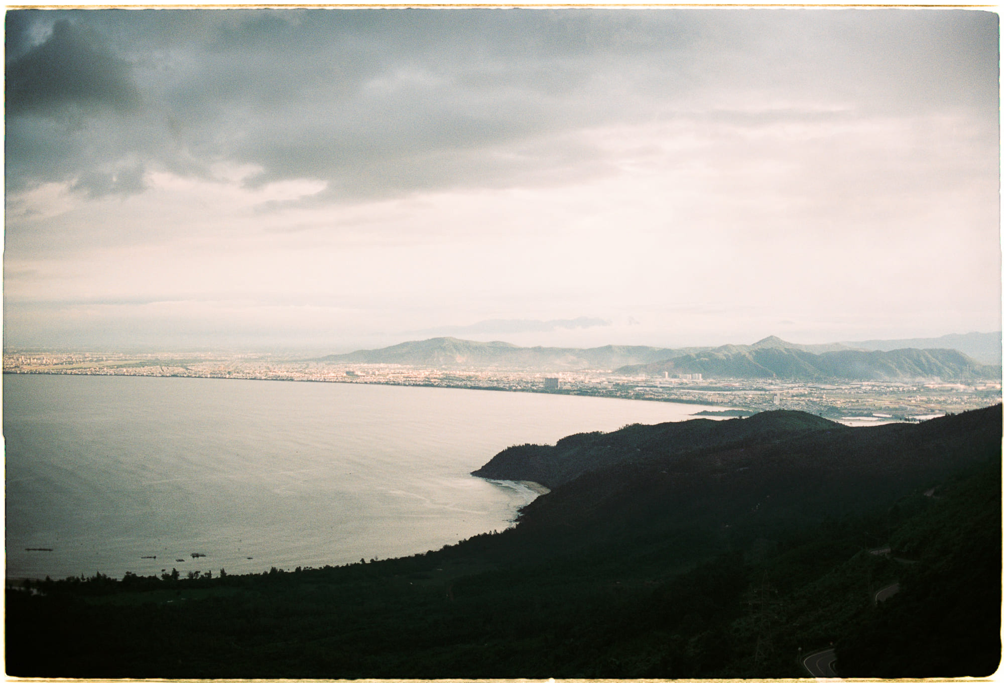 Tin vào tôn giáo và khoa học cùng lúc