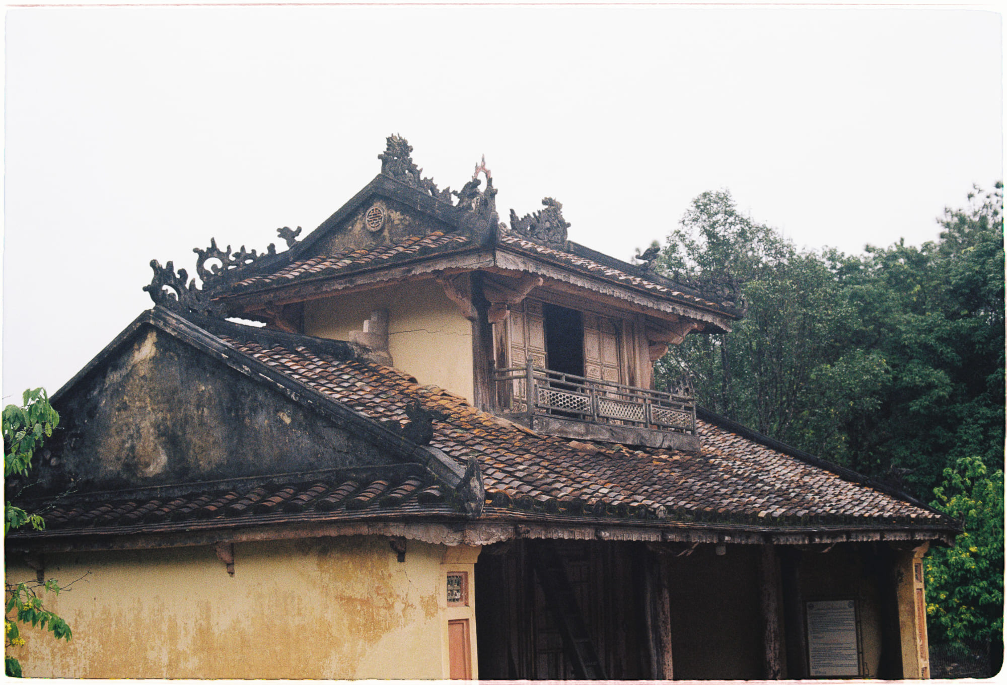 Sự tàn lụi của ngôn ngữ âm thanh nghi lễ trước làn sóng đứt gãy văn hóa