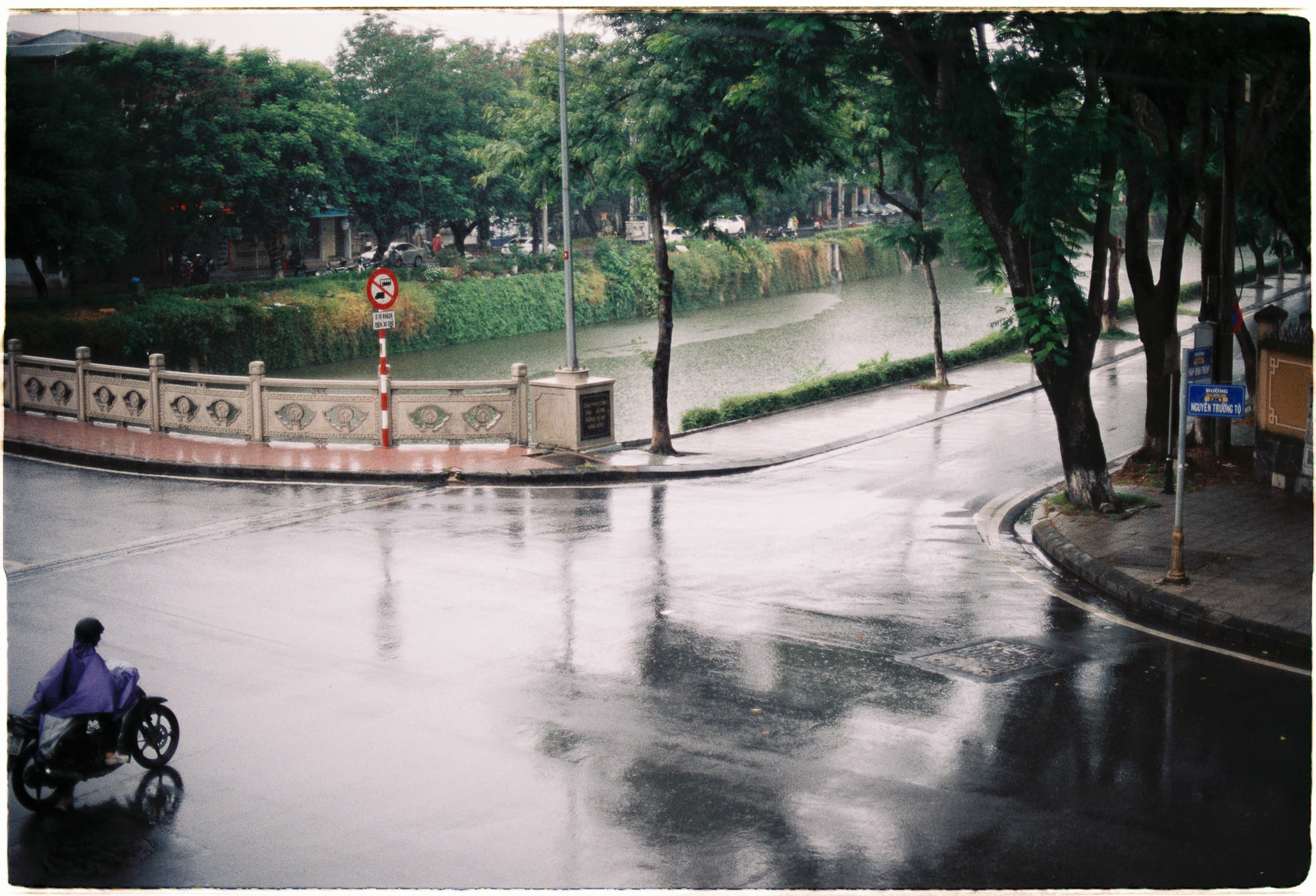 Sân khấu hóa nghi lễ thay thế quy tắc cộng đồng trong lễ hội truyền thống