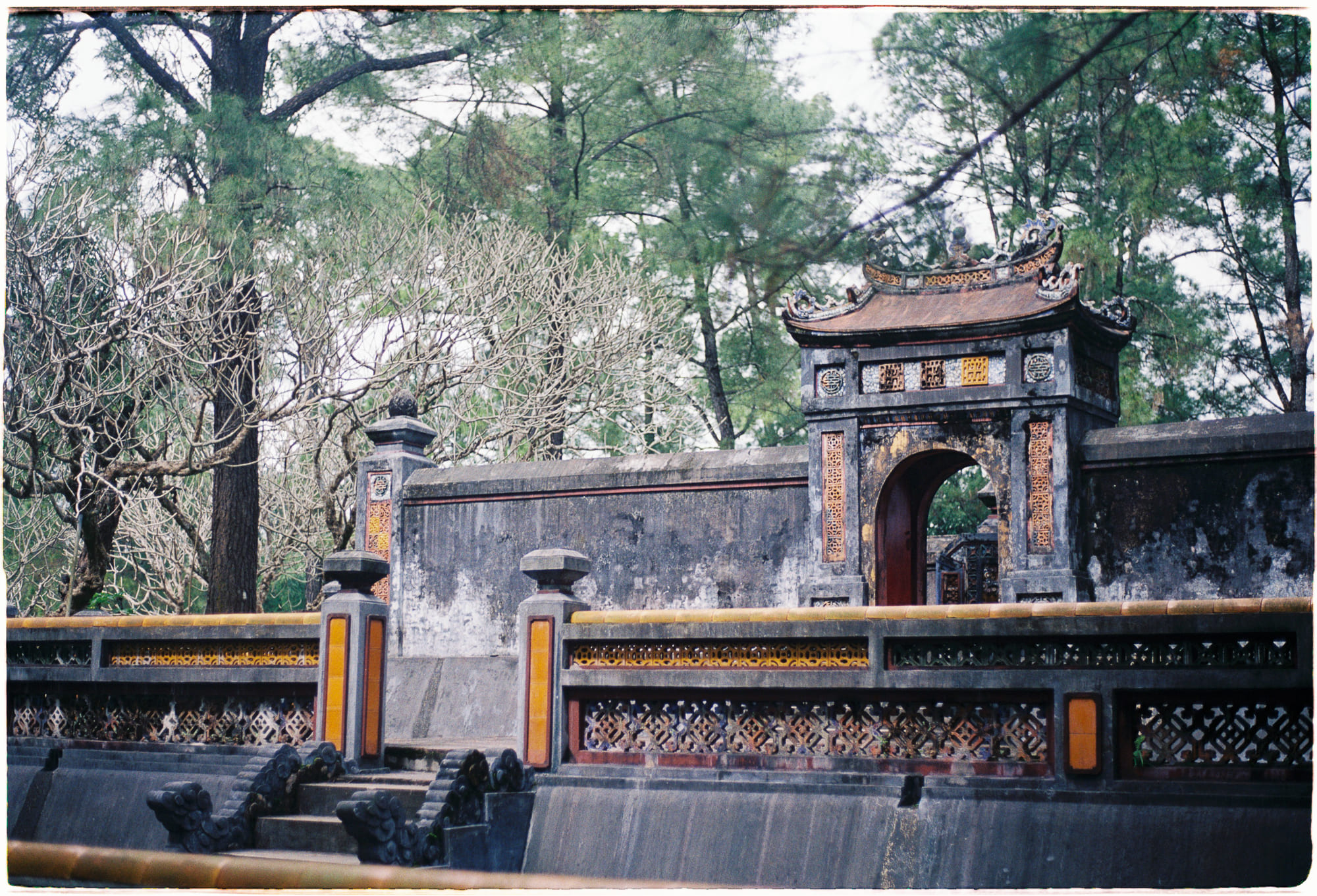 Khuôn mặt ẩn của Thượng Đế và khủng hoảng thần học sau Holocaust