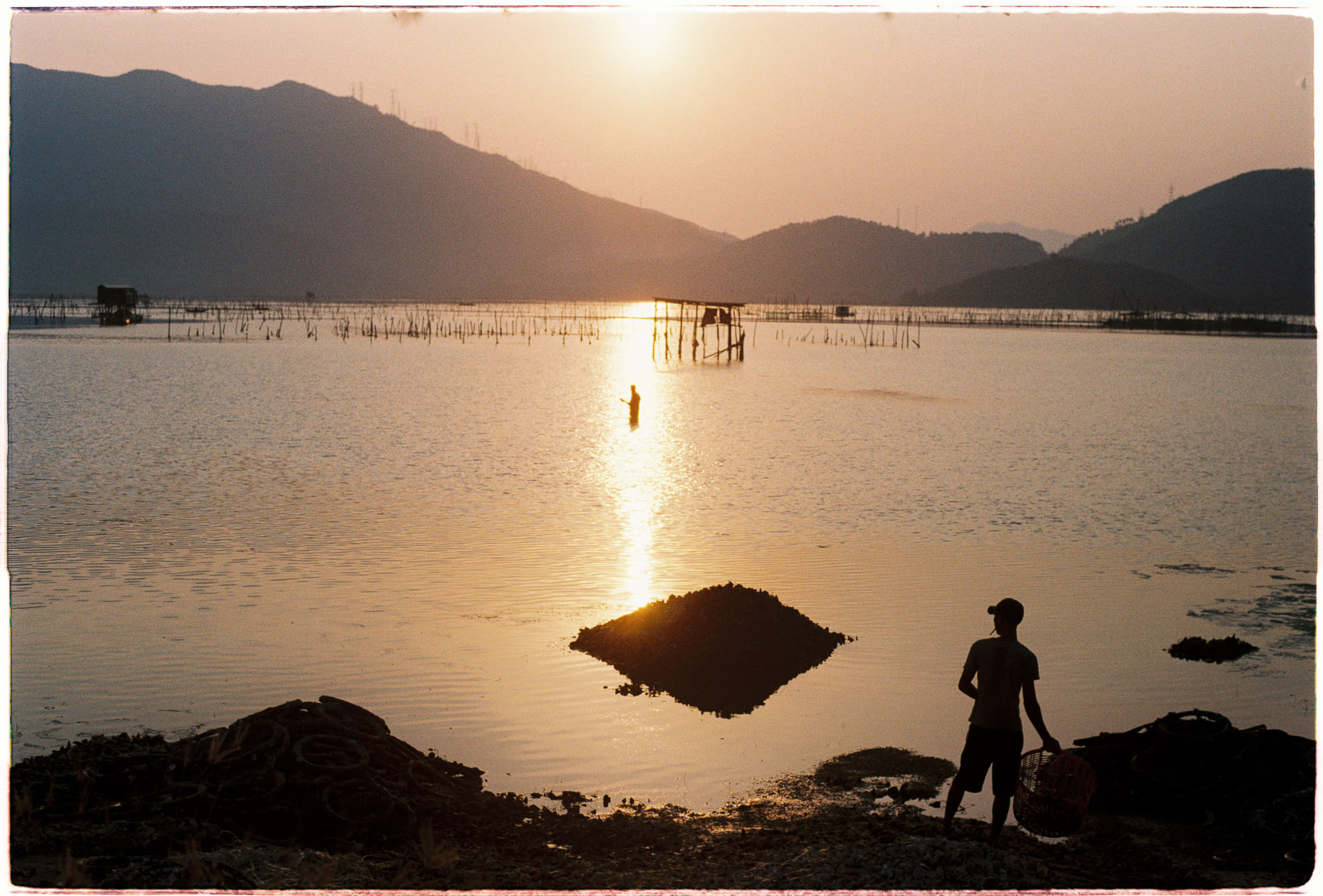 Mất quyền kể chuyện đã xói mòn ký ức của cộng đồng dân tộc thiểu số như thế nào? 288 – viet lach, nghien cuu, nghien cuu van hoa, van hoa, y thuc con nguoi, nhan hoc, ky uc khong loi, cong dong thieu so, bao ton di san, bao ton van hoa, bao ton ky uc, ngon ngu ban dia, ngon ngu thieu so, dan toc thieu so, ngon ngu mai mot, bao ton ngon ngu, ky uc cong dong thieu so va bao ton van hoa ban dia trong thoi dai moi, ky uc cong dong.