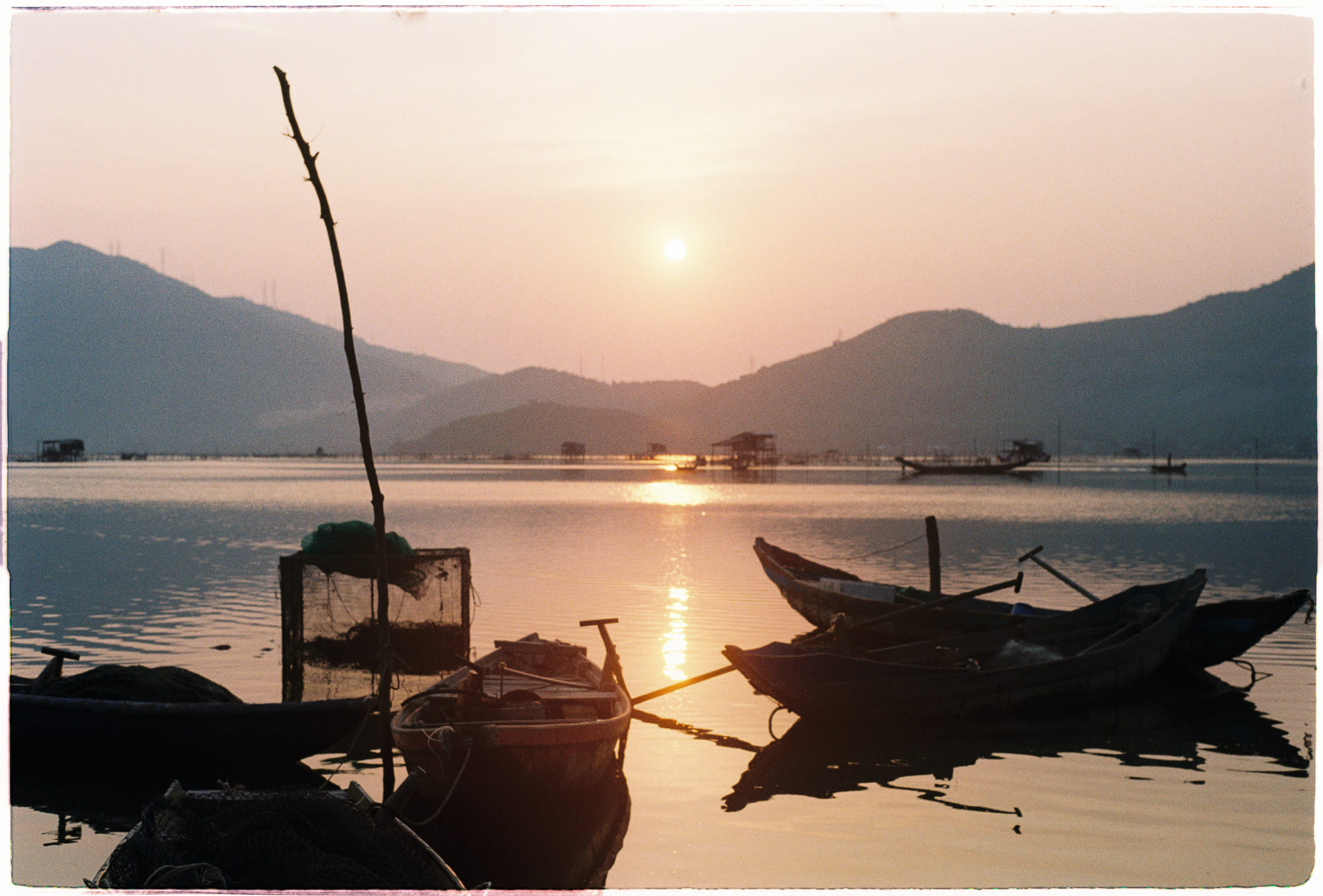 Thuyết tương đối rộng là gì? 798 – khoa hoc, vat ly, khoa hoc vu tru, vat ly co dien, thuye tuong doi, thuyet tuong doi rong, khong gian, thoi gian, vat ly thien van, cau truc thuc tai, einstein, albert einstein, newton, vu no lon, big bang, spacetime.