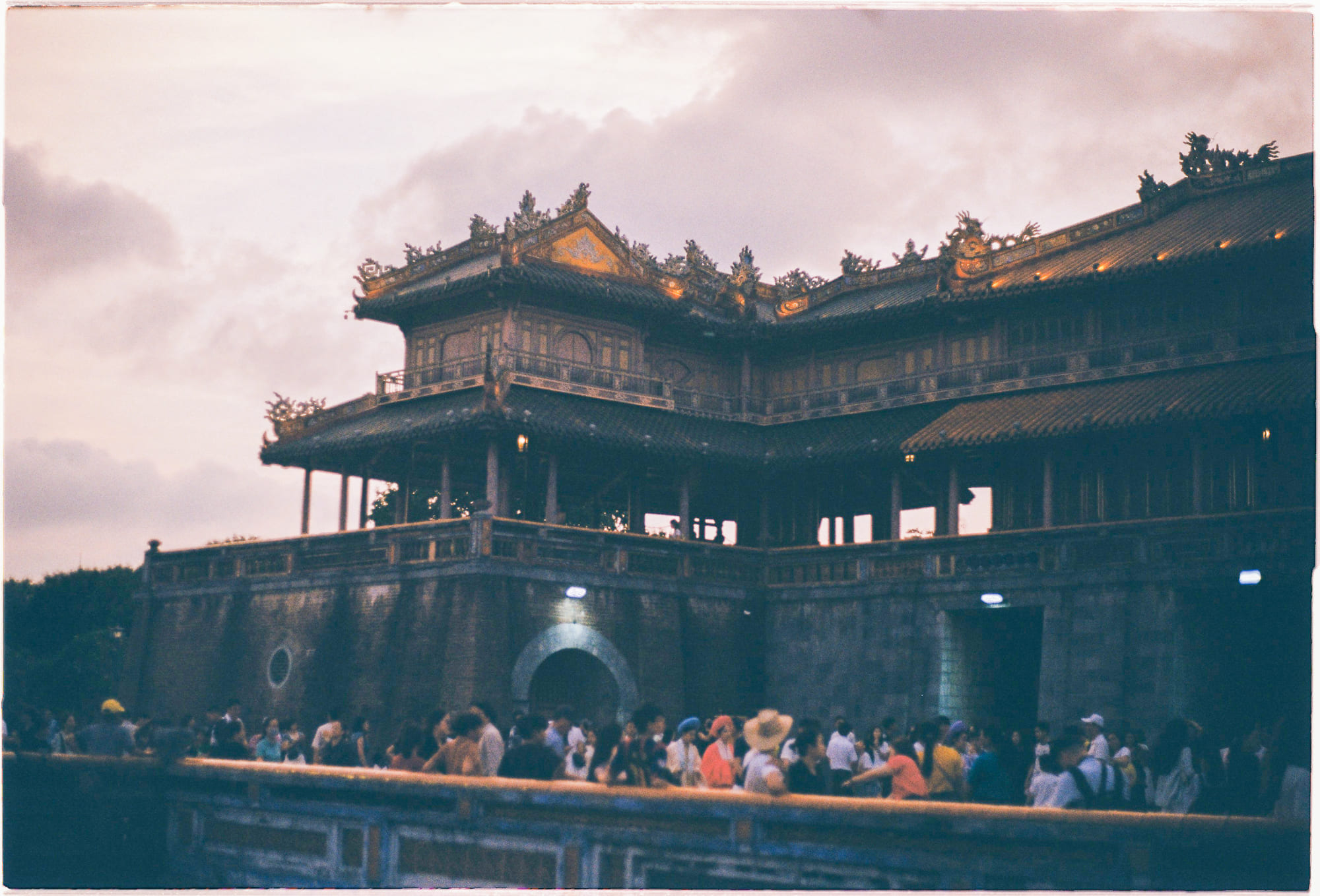 Khi cha bạn là nhà ảo thuật, bạn sẽ tin vào điều gì? 174 – khoa hoc, y thuc, tu duy, ao thuat, niem tin, mo ho, gia dinh, niem tin ao thuat.