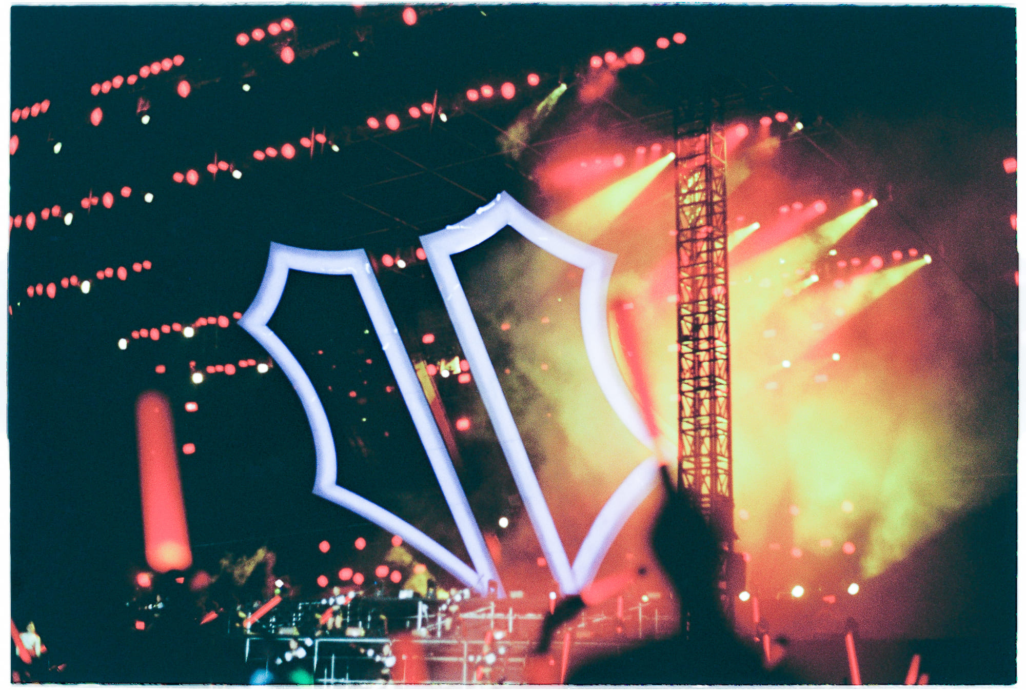 Nhà bán lẻ giám sát nhân viên thời đại số Nhà bán lẻ giám sát nhân viên thời đại số 456 – kinh te hoc, nhan hoc, thoi trang nhanh, nhan vien van phong, madison van oort, cong nghiep thoi trang nhanh, cua hang ban le.